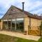 The Cart Shed - romantic hideaway with a view! - Ashton under Hill