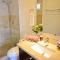 3 Br Penthouse with Private Rooftop + Jacuzzi, Pool, Gym & Beach Club, Sabbia