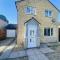 The Conifers large detached home with off street parking - Witney
