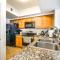 3 Mi to TPC Chic Condo with Pool Access and Grills - 斯科茨