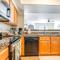 3 Mi to TPC Chic Condo with Pool Access and Grills - 斯科茨