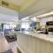1 Mi to Coast Myrtle Beach Condo with Balconies! - 默特尔比奇
