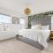 Sleeps 26 Resort Home w On-Site Waterpark Pool Flamingo Grove by AvantStay - Давенпорт