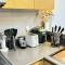 Sleeps 5, Luxe Apartment in Al Mamsha, Sharjah - 沙迦