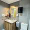 Sleeps 5, Luxe Apartment in Al Mamsha, Sharjah - 沙迦