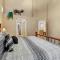Resort Style Pine Top Cabin, Deck Views and Sleeps 12 - Indian Pine
