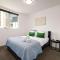 Newly Renovated 3BR Apartment 2 Parking Spaces Pool Gym City Views Walk to Shops