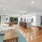 Pool side Luxury pet friendly - walk to the beach
