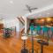 The Vibe Beach House - direct beach access, spa