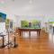 The Vibe Beach House - direct beach access, spa