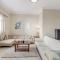 Waves - Spacious 1BR with Balcony & Cozy Interiors in JVC - Dubaj