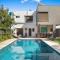 Lakehouse with Jetty & Pool