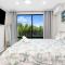 5 Bedroom Home meters from the beach