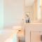 Luxury Beachfront 1BR Jumeirah Gate Tower 1 By ĀYA Boutique