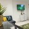 Stylish Ealing Apt -Near Tube - Ideal For Family&Group Stay - 伦敦