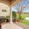 4 Bedroom house on the golf course with 2 golf carts!