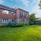 Stylish Bracknell Top Floor Apartment - Bracknell