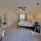 King Bed Suite in Conroe , Garage Available - 孔洛