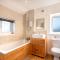 Port View House 3-Bedroom Self Catering Family Home with Garden Near Cardiff