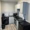 Recently renovated apartment free parking - Liverpool