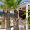 Cocoon Hotel-Beach bar