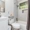 Cute ranch with king bed close to dtown Raleigh - رالي