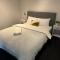 Highview 2 Queen bed 1 bath with gym, pool near southern cross