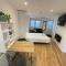 Self-contained studio with folding down Bed - 牛津