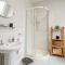 Pass the Keys Spacious and Comfortable 3 Bed Home in Birkenhead - Birkenhead