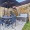 Stunning Barn with Hot Tub on a Secluded Farm - Eckington