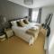 Majestic, modern & spacious harbour-view apartment with parking - 惠特比