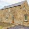 Beautiful Stone Barn with Hot Tub on a Quiet Farm - Eckington