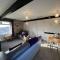 Hop Loft-Barn Conversion, with access to Pool & Hot Tub-at Fox Valley Cottages - Looe