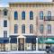 Custom-Designed Studio Across From Washington Park - كوينسي