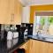 Newly redecorated 4 bed with private courtyard and terrace 5 mins to racing - 纽马基特