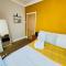 Newly redecorated 4 bed with private courtyard and terrace 5 mins to racing - 纽马基特
