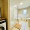 Newly redecorated 4 bed with private courtyard and terrace 5 mins to racing - 纽马基特