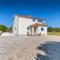 Amazing Home In Gajana With Wifi - Gajana