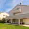 Stunning Apartment In Mladenici