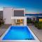 3 Bedroom Cozy Apartment In Malinska