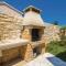 4 Bedroom Beautiful Home In Turcic