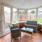 Grange House - Sleeps 6 - Driveway parking, Self-Check-In, Fast Wifi and Sky TV by Yoko Property - 北安普敦