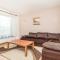 Awesome Apartment In Brsec With Wifi