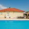 Lovely Home In Zmijavci With Wifi