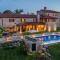 Stunning Home In Tinjan