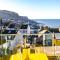 Bright & beautiful 4 bedroom house with sea views