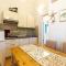 2 Bedroom Cozy Apartment In Premantura
