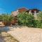 Five-Bedroom Holiday Home In Vir