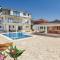 Lovely Apartment In Seget Donji