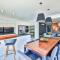 Eight-Bedroom Holiday Home In Kastel Novi